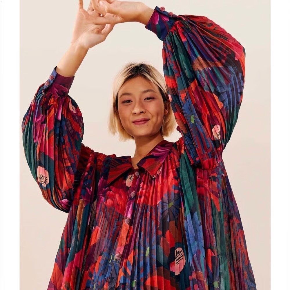 New FARM RIO Bird Flowers Pleated Blouse Vibrant Multicolor Floral Sz XS